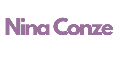 Nina Conze Logo Schriftzug - transparenter Hintergrund Nina Conze als fliederfarbene Wortmarke
